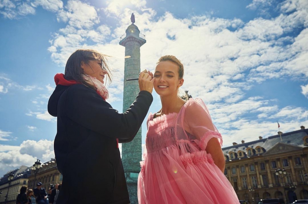 在成名作《Killing Eve》中,來自利物浦的Jodie扮演俄羅斯刺客Villanelle竟能說出法國和意大利口音