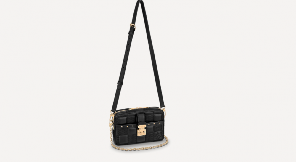 在Louis Vuitton 秋冬季中出現了這款低調的Troca PM小型手