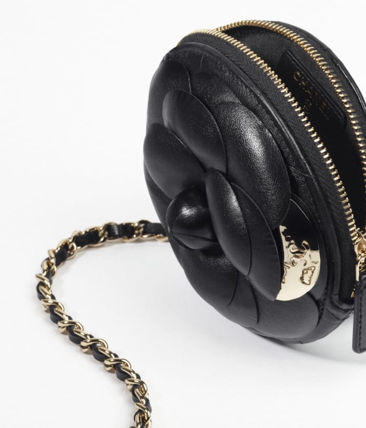 「山茶花」作為CHANEL最具標誌性的設計