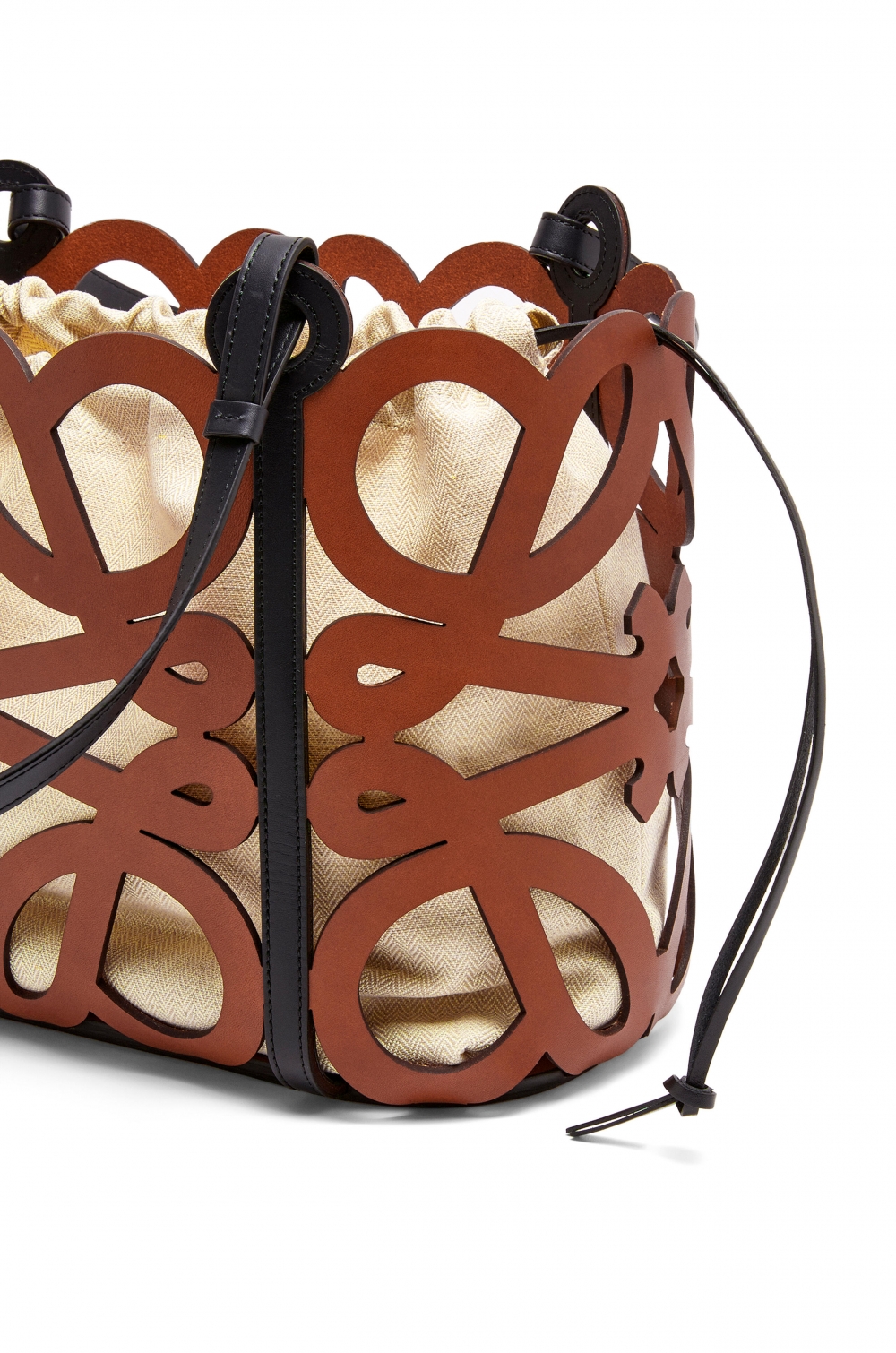 LOEWE Small Anagram Cut-Out Tote絕美小牛皮鏤空手提袋