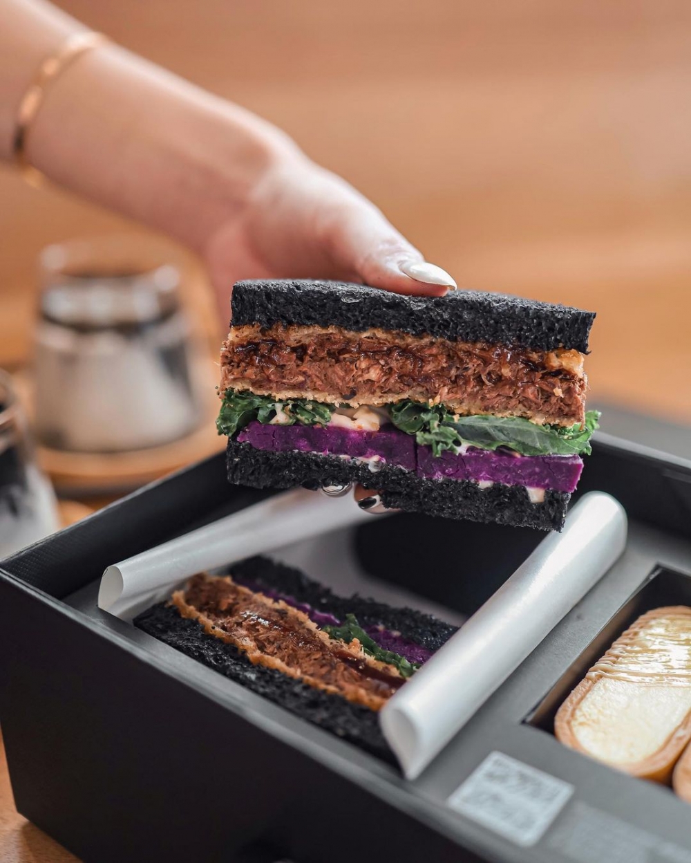 NET-A-PORTER推出以可持續理念為題的「NET GOES GREEN」限量版輕食禮盒