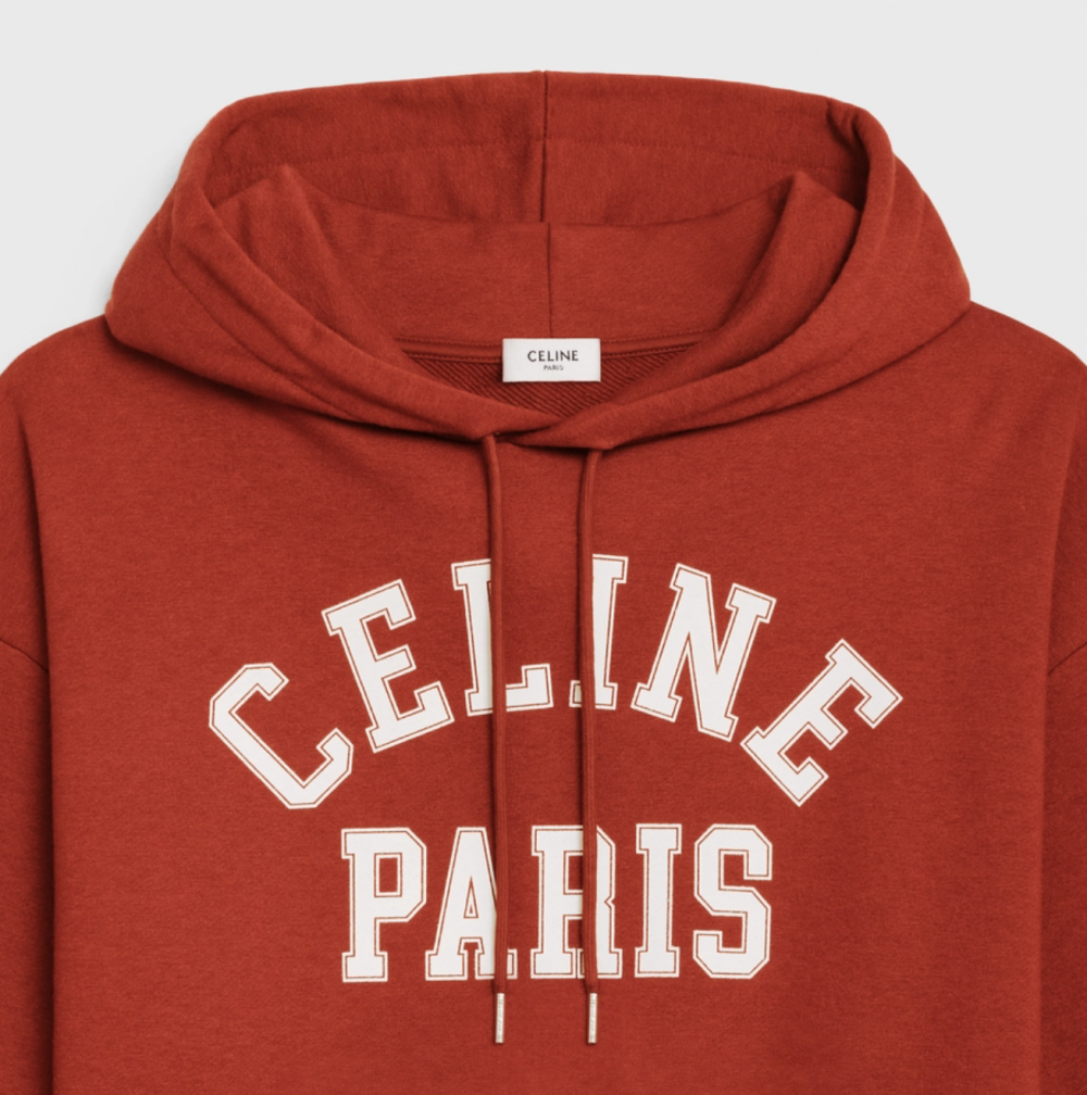搶眼的紅色配襯上米白色「CELINE PARIS」印字