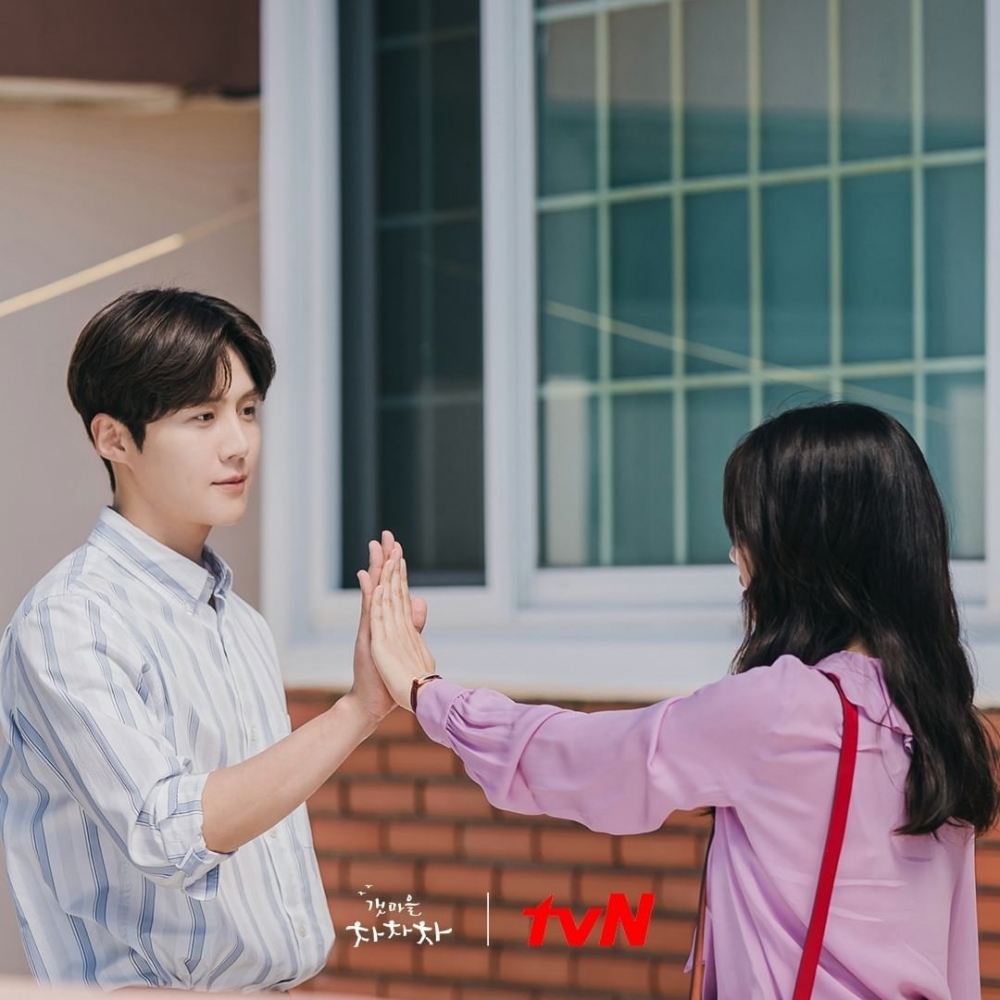 《海岸村恰恰恰》中的另類時尚焦點是手袋