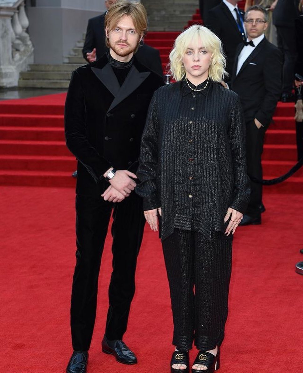 獻唱電影同名主題曲的Billie Eilish，也登上紅毯