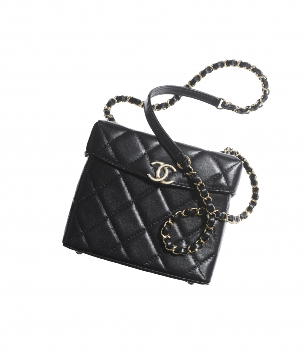 手袋款式如像盒般的外型,充滿時尚感的立方設計,備有桃紅色與黑色調以供選擇。