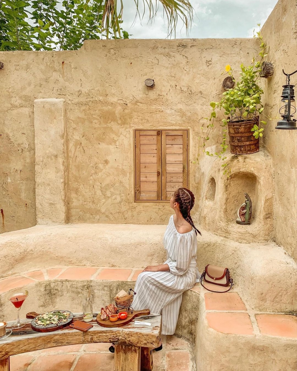 泥牆洞穴風味令人 聯想古希臘島