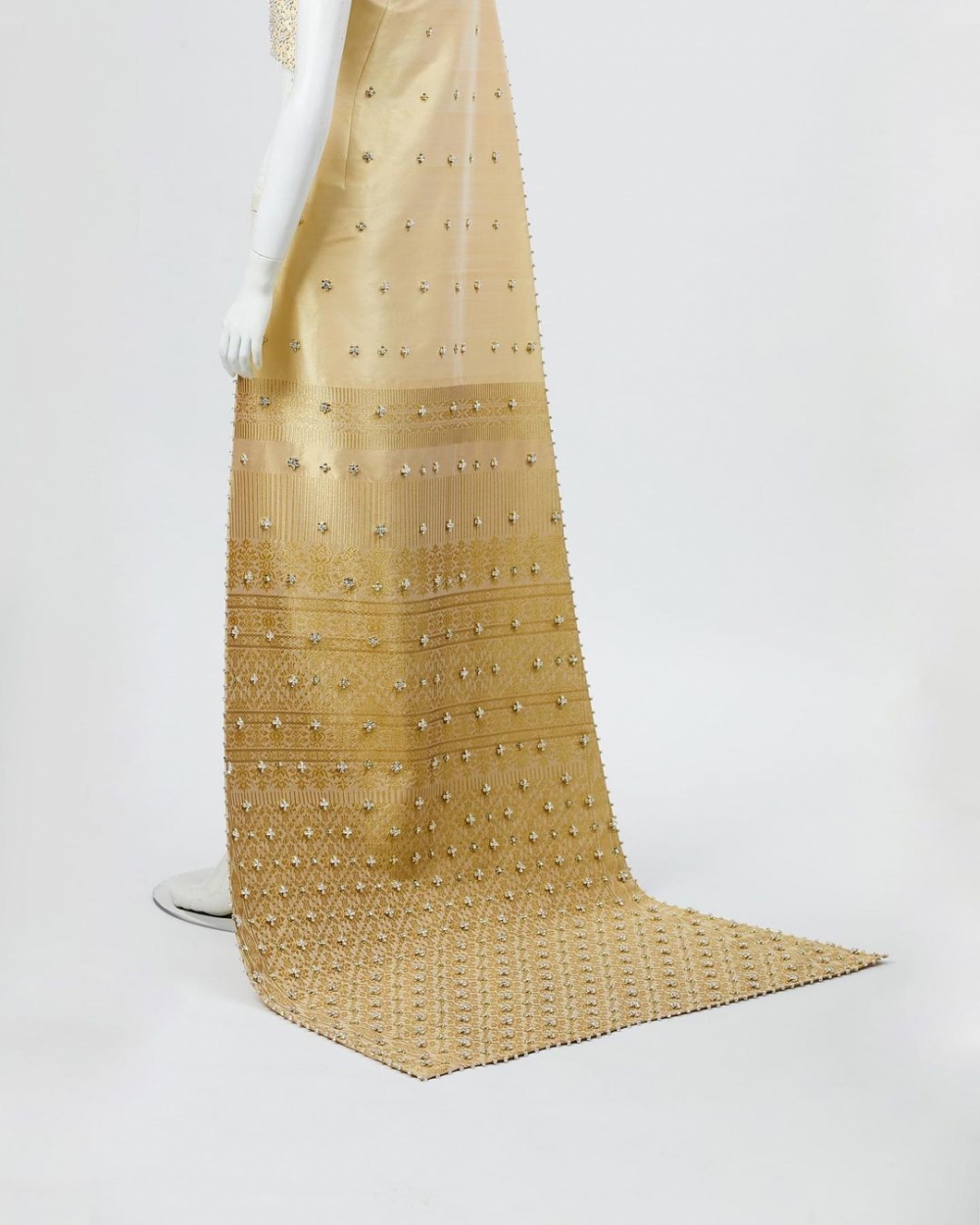 極簡風格結合傳統Chut Thai的標誌性設計