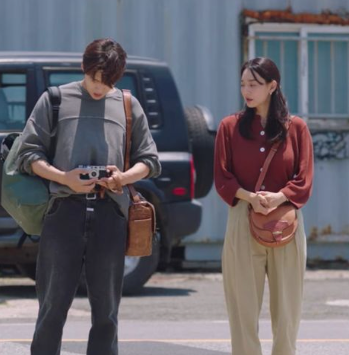 在劇中出現的ISABEL MARANT Botsy,優雅又時髦