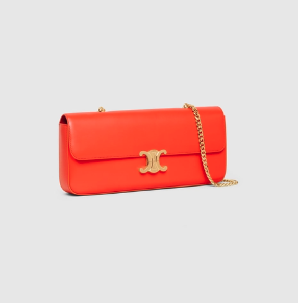 CELINE近季最高人氣的Triomphe單肩包