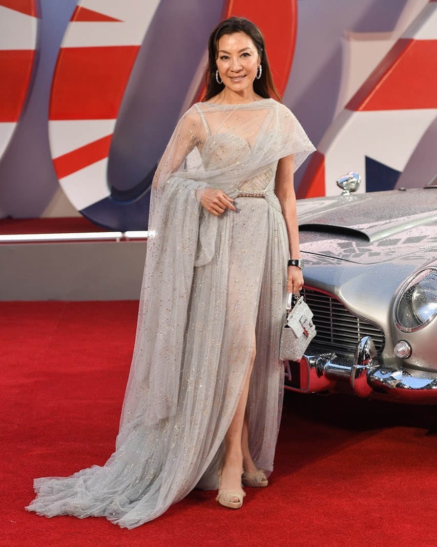 前「占士邦女郎」的楊紫瓊身穿Elie Saab禮服登場