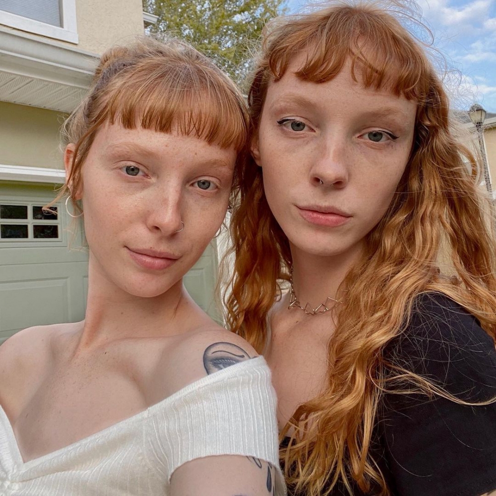 對時尚界傳達一種不侷限的奔放美