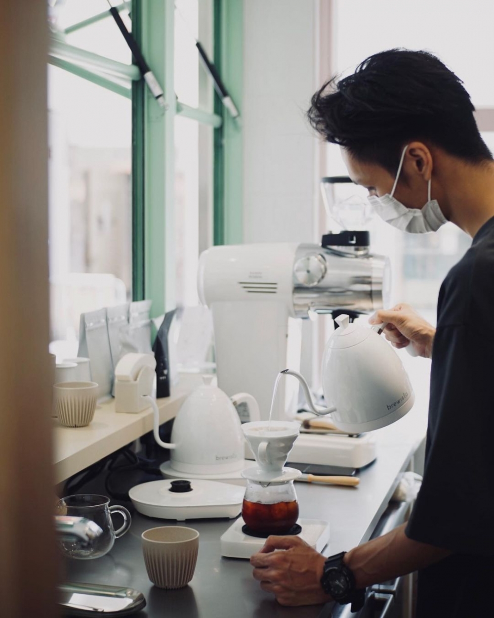 菜單上咖啡品項的每一種咖啡都是特別挑選雨林聯盟認證或直接貿易咖啡豆磨成