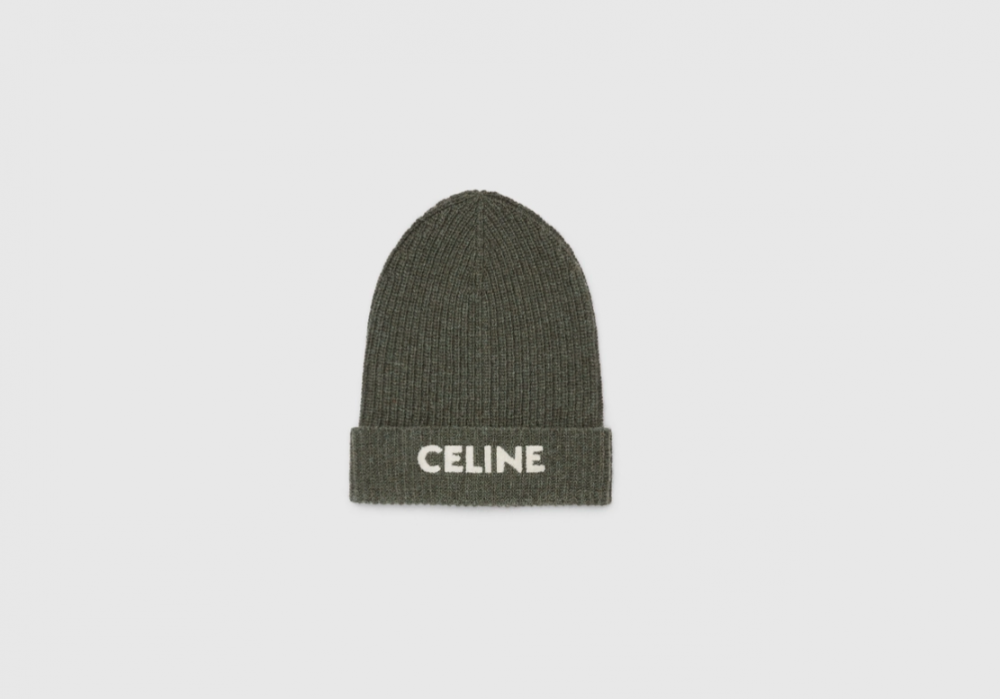 在簡單的帽型中以「CELINE」標誌增加一點點趣味