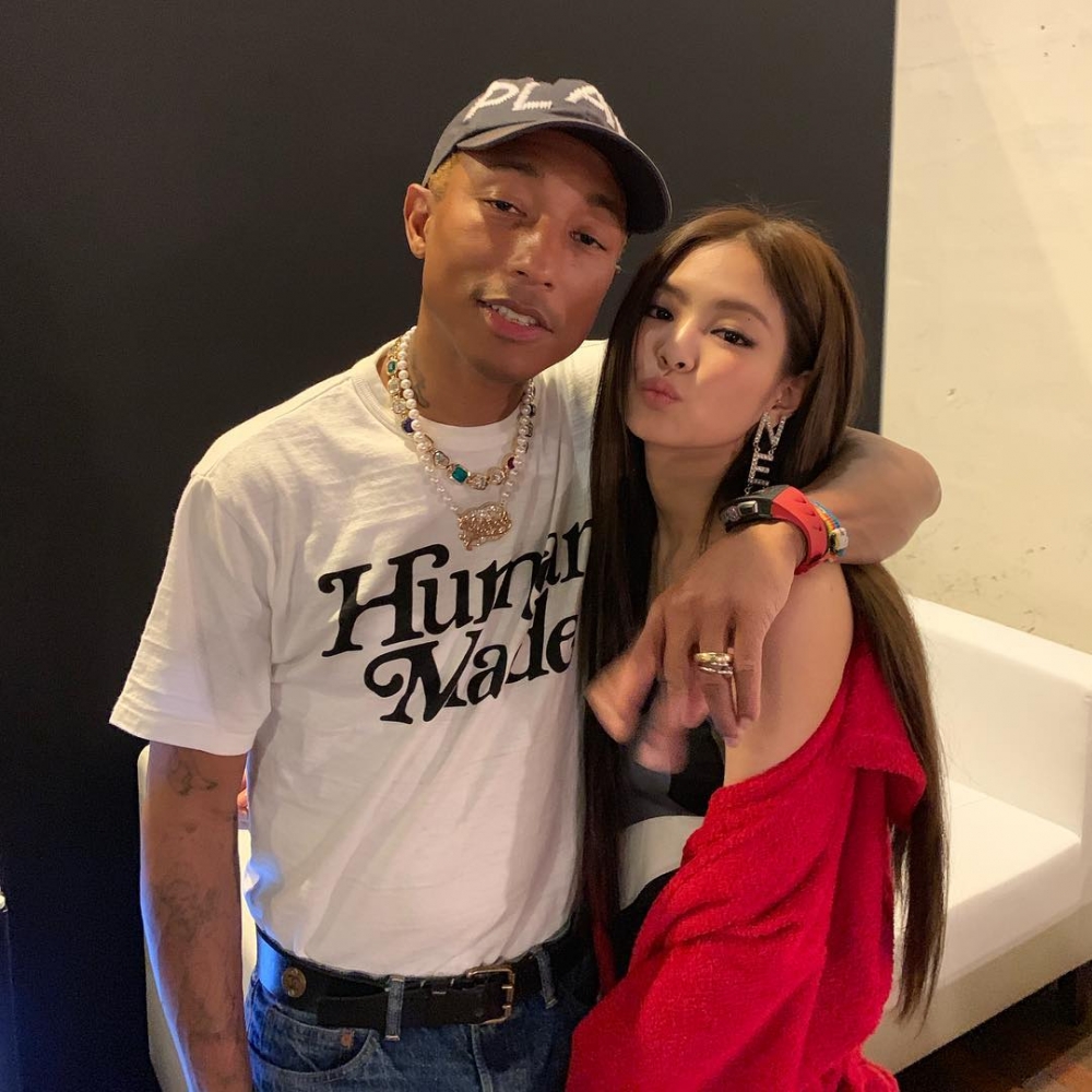 Jennie與菲董的合照,再次證明她是人脈王