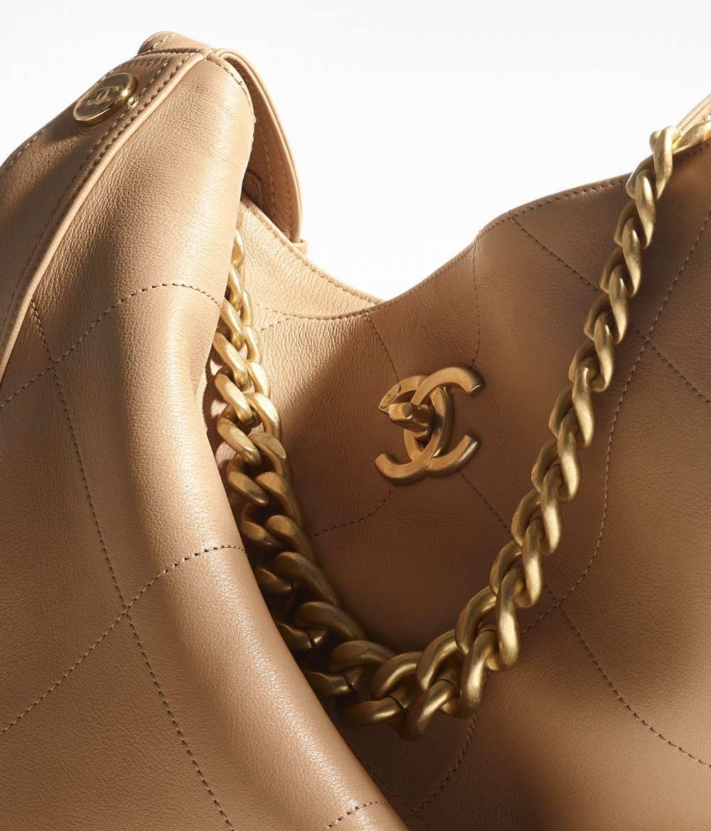 沙杏色選擇更是很容易搭配任何場景