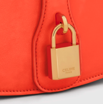 流暢線條袋型配上近來經常出現的CELINE Logo鎖