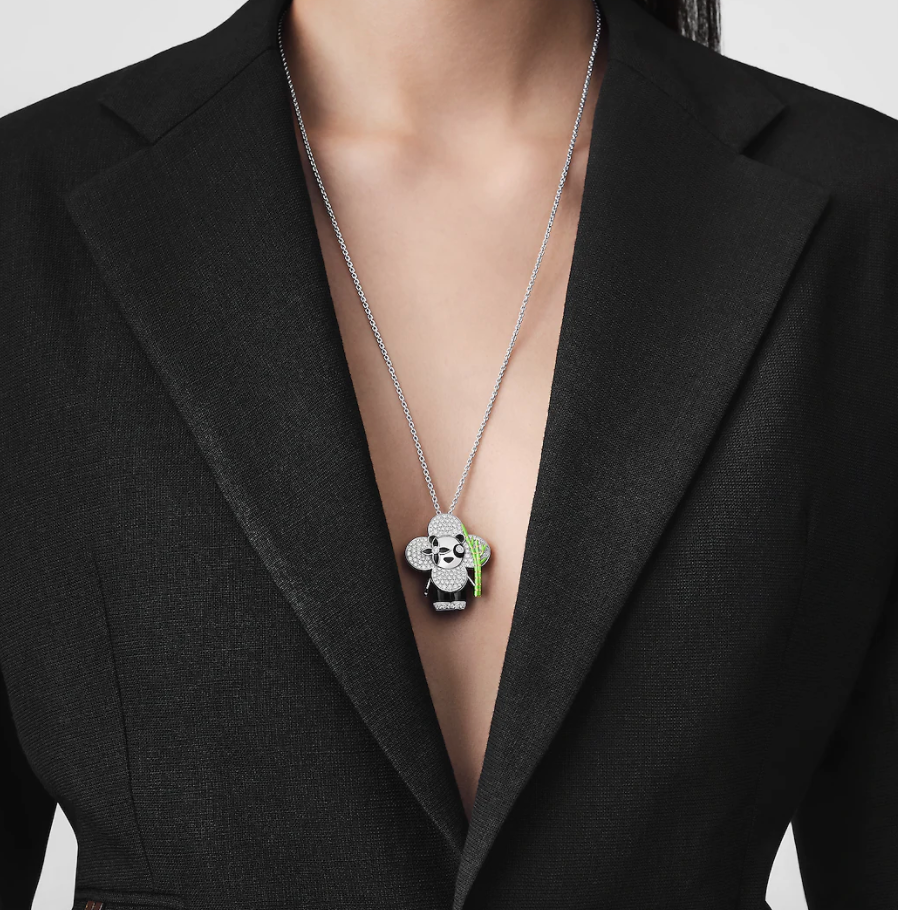 帶你來能讓你展現雍容華貴的光彩Vivienne Panda