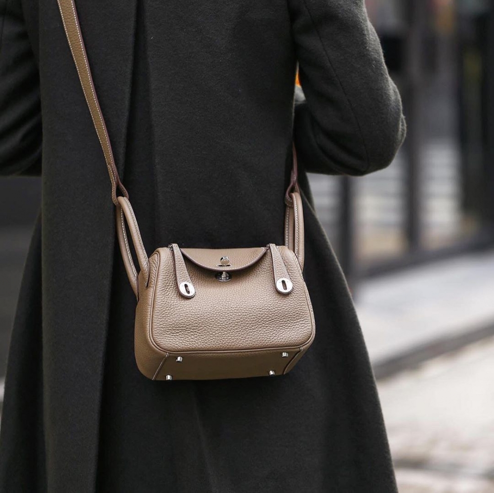 背起來也非常好看的Lindy Mini手袋