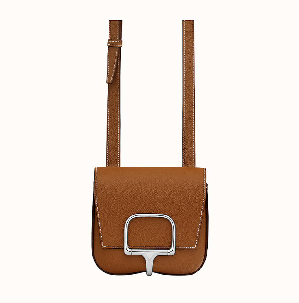 最早出現於Hermès2020秋冬系列當中,也有Hermès Della Cavalleria mini bag