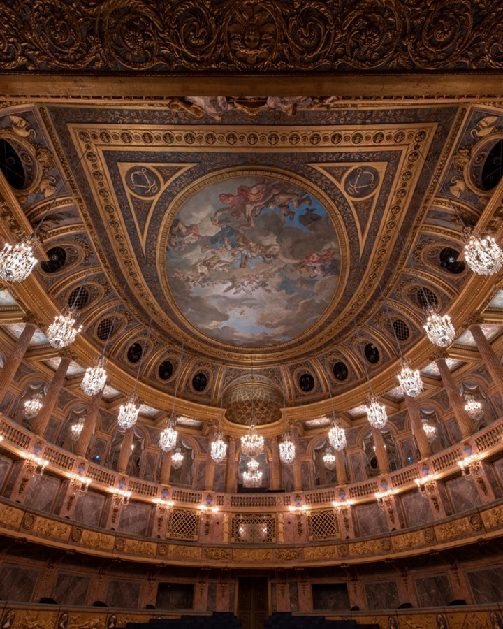 凡爾賽宮酒店-天花板