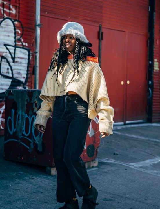 冷織毛衣配上闊腳褲簡單又温柔