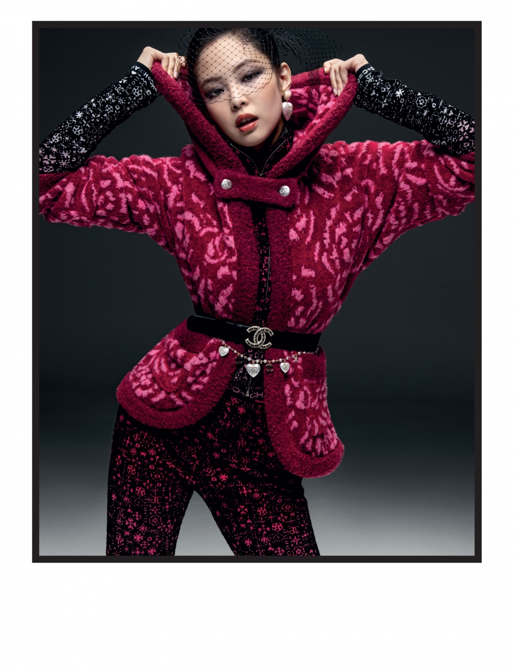 CHANEL䆁出了BLACKPINK Jennie將會擔任Coco Neige 2021/11系列代言人的最新形象廣告時尚照