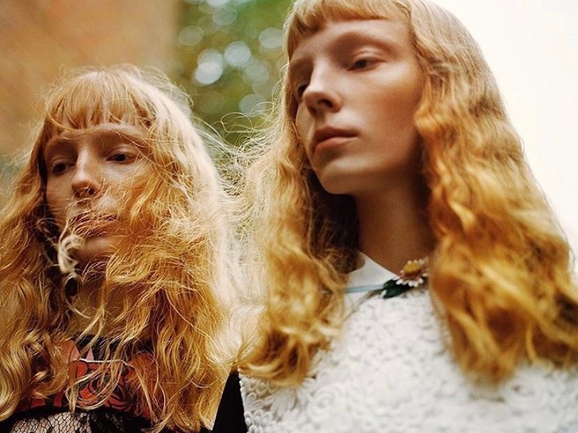 倔強和不服輸的神韻,繼續在時尚界散發著高冷的率性美