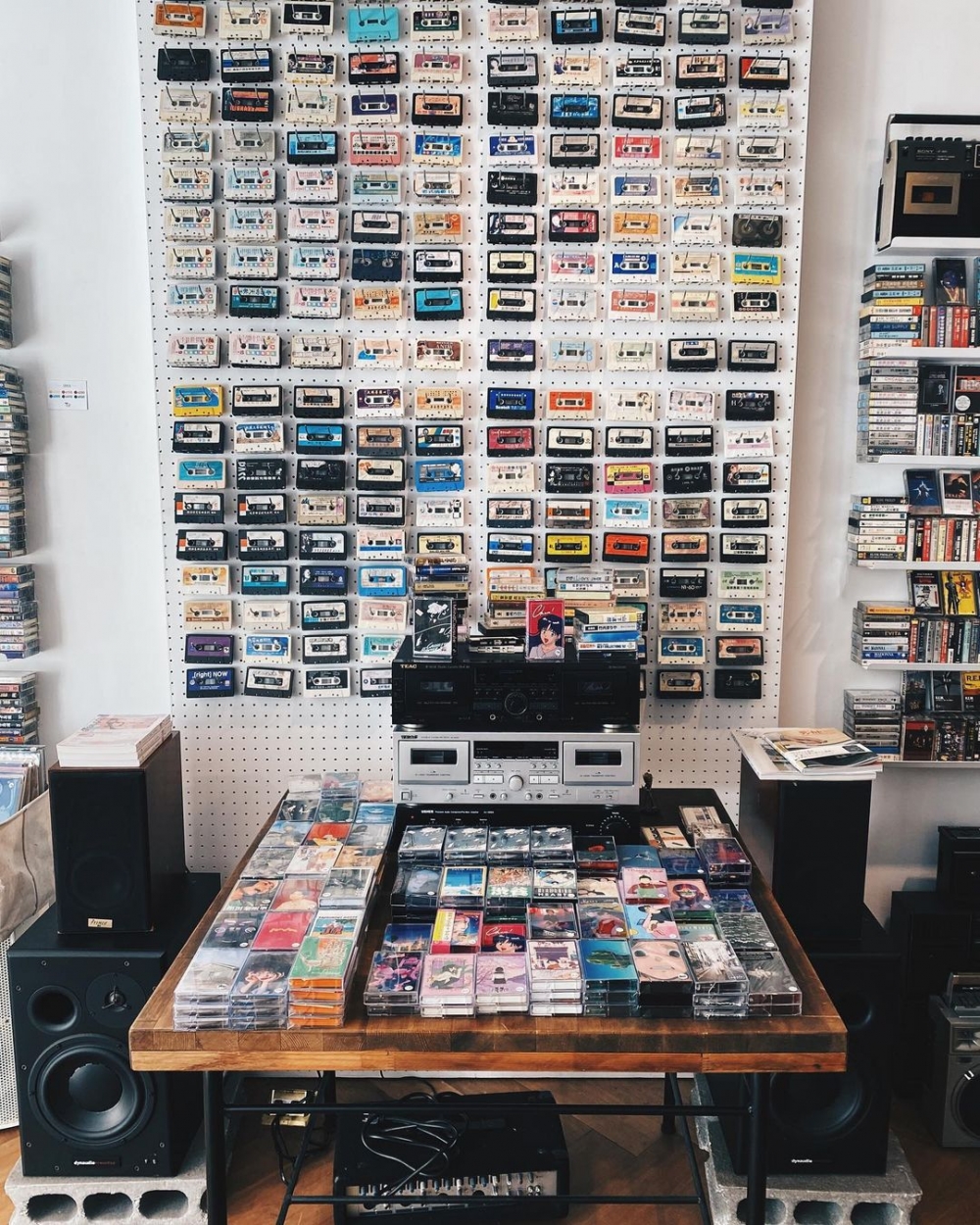 擁有卡式錄音帶的咖啡店「感傷唱片行」