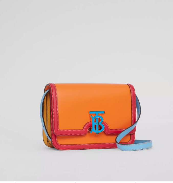 Burberry The TB Bag以皮革配上帆布而出名