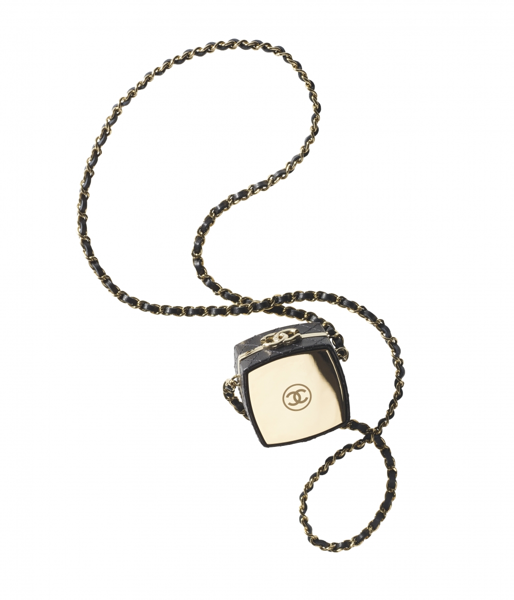 同款迷你版本精緻可愛,作為香奈兒迷都想要收藏一個,盛載著難以抗拒的魅力,是小包控的必敗單品。