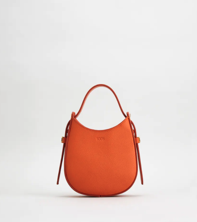 Tod's的Oboe肩背包可以說是放大版本的「腋下包」