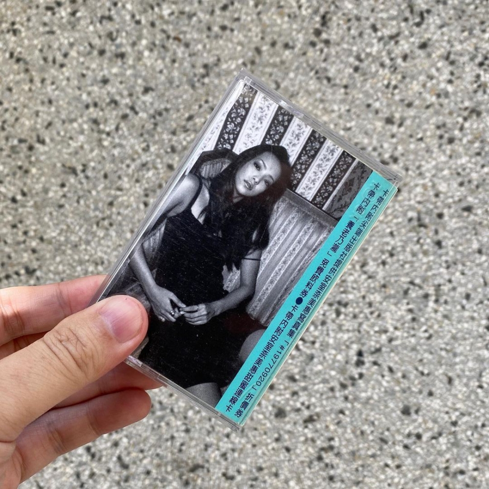 東洋天后安室奈美惠的甜蜜19歲的藍調