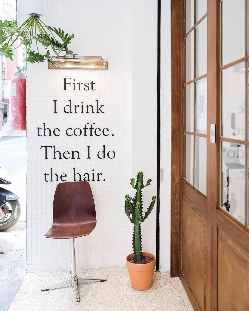 精緻的複合式的咖啡廳沙龍Four LITE hair cafe