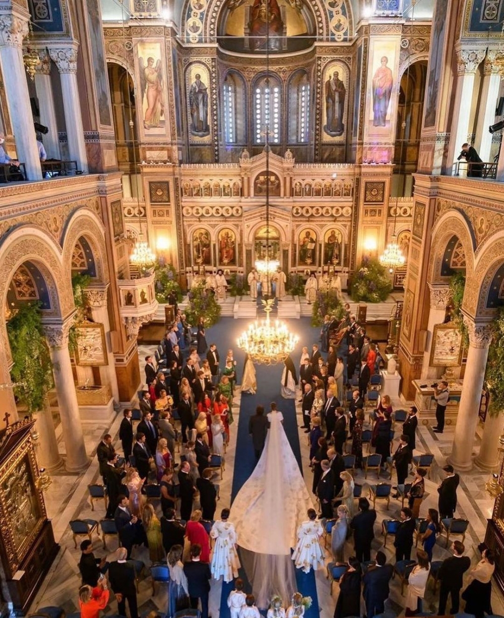 在雅典的教堂舉行的盛大的婚禮儀式