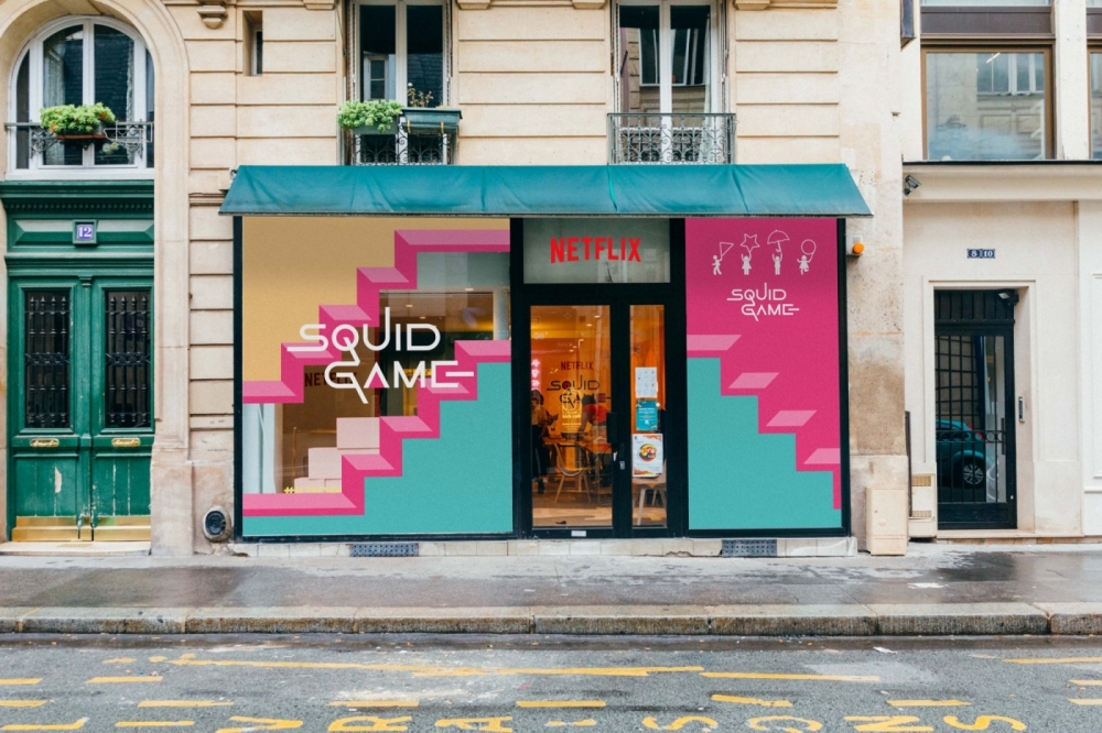 藉此在巴黎 12 rue d´Alexandrie為「魷魚粉絲」 開設Kick Café 快閃咖啡廳(Café Squid Game)
