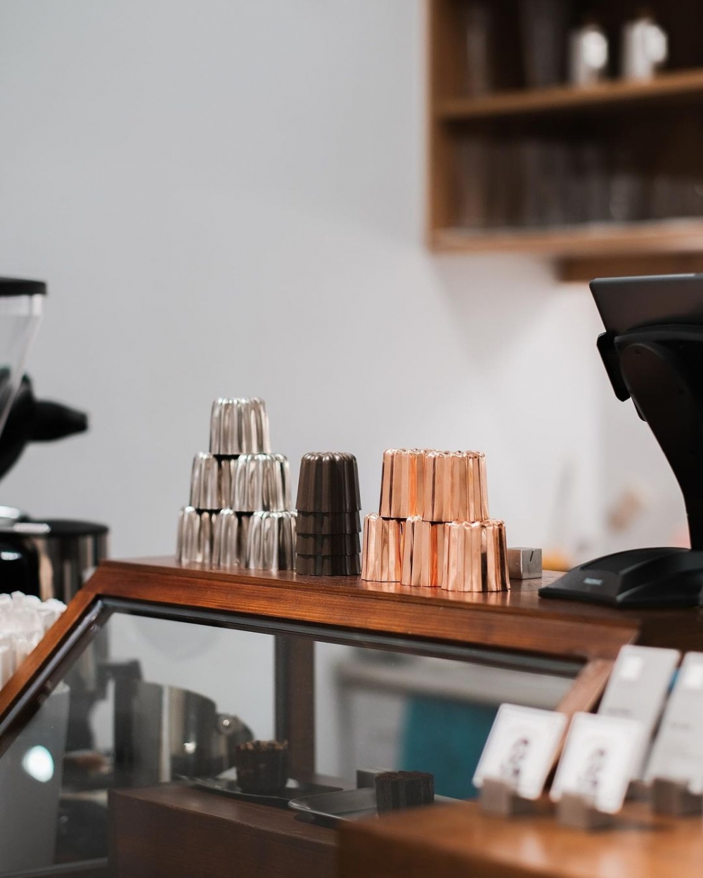 在台北有著可麗露專賣店Four LITE hair cafe