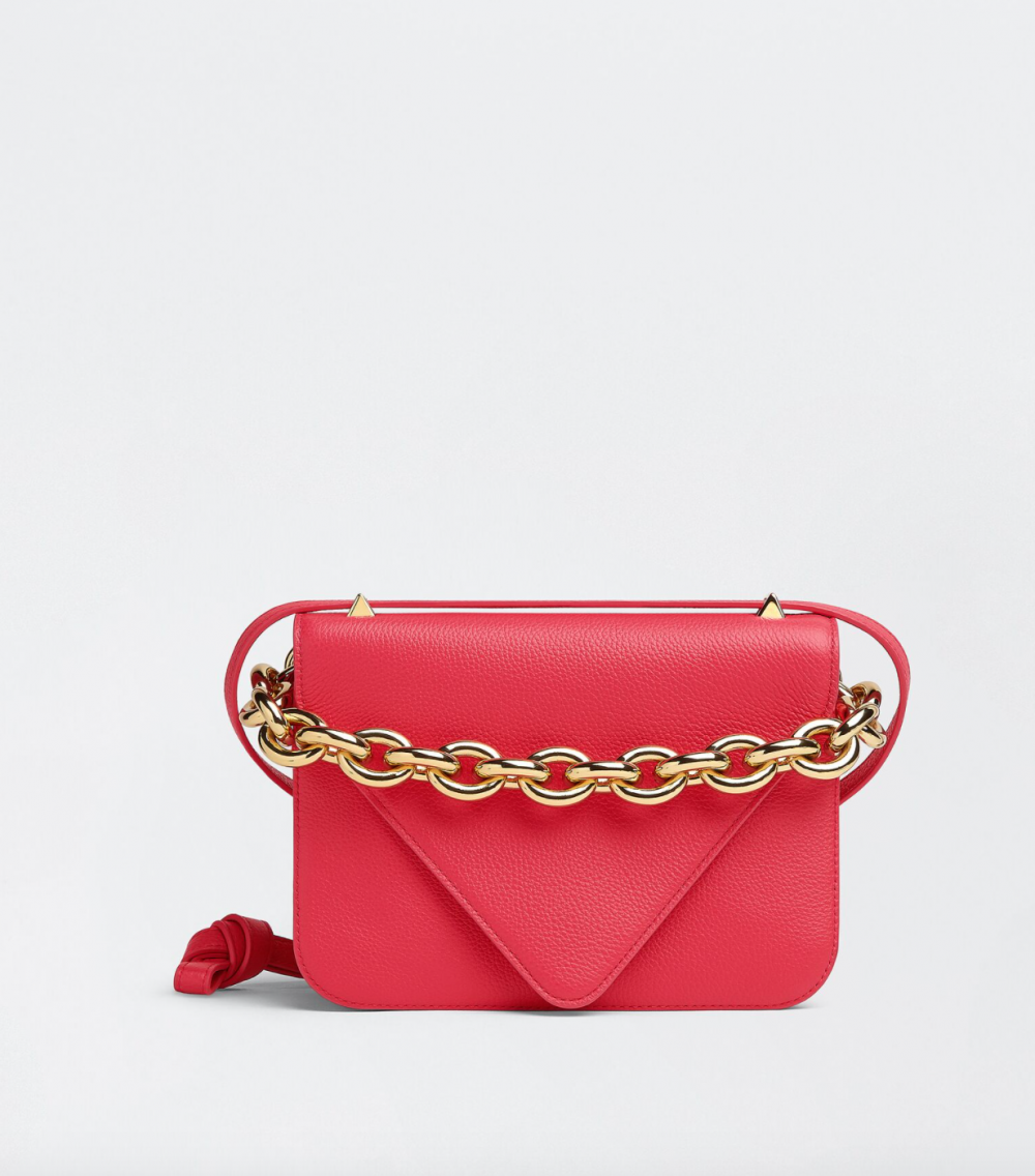 粉色的Bottega Veneta Mount是都會女的時髦首選