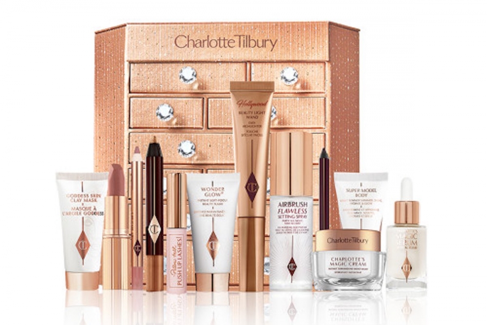 優雅的化妝品牌Charlotte Tilbury,今年以玫瑰金色珠寶抽屜帶來夢幻般的聖誕節倒數月曆。