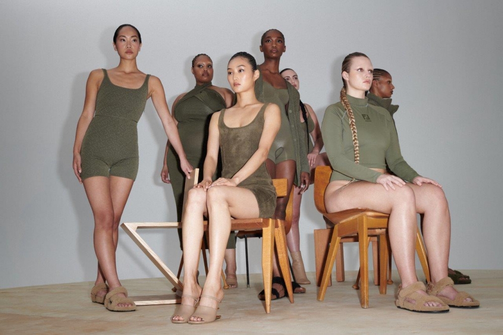 融入Kim Kardashian最喜愛的裸膚色系與軍綠色