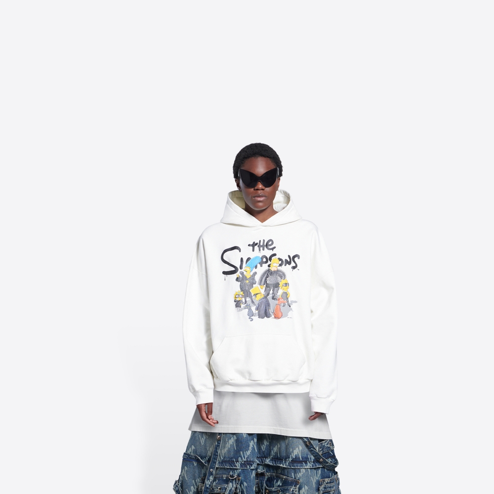 Demna Gvasalia強烈的叛逆精神,少不了oversize的Hoodie