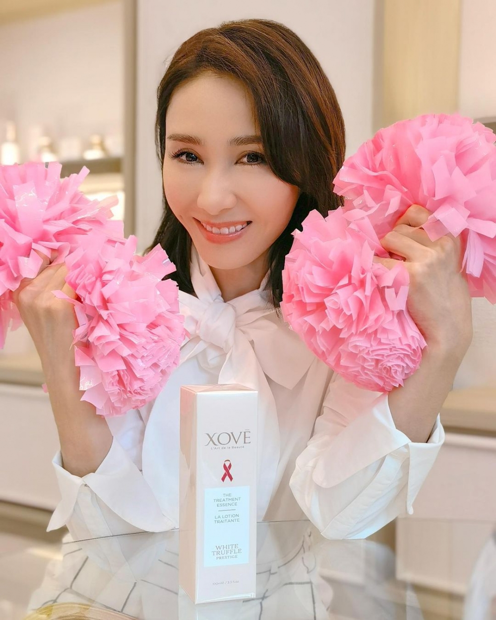 參與多項公益活動,如中秋派月餅,為CancerFund Pink Revolution出力等等