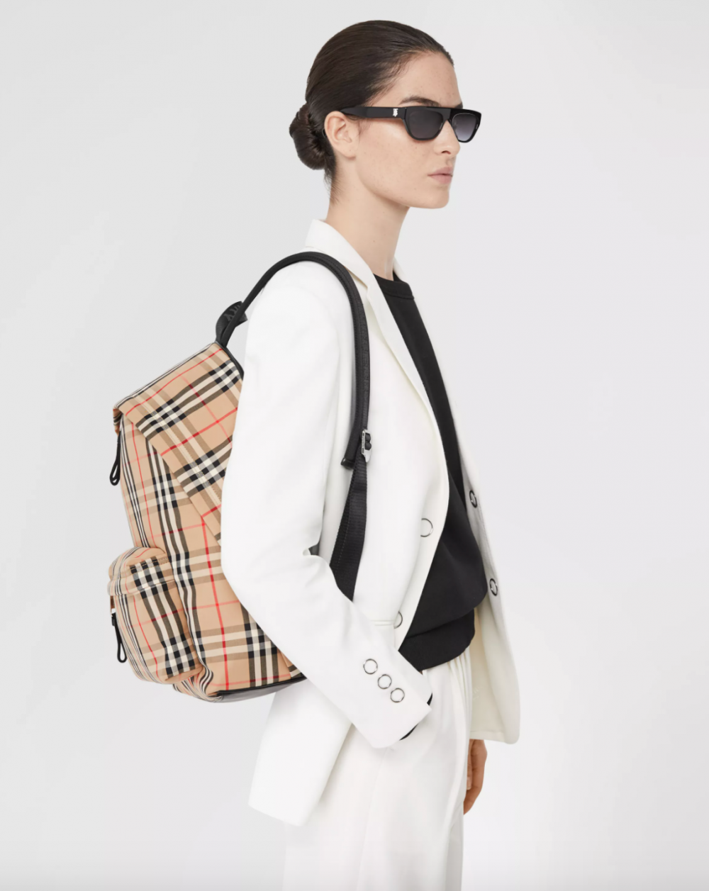 兼具時髦與實用的款式就是背包