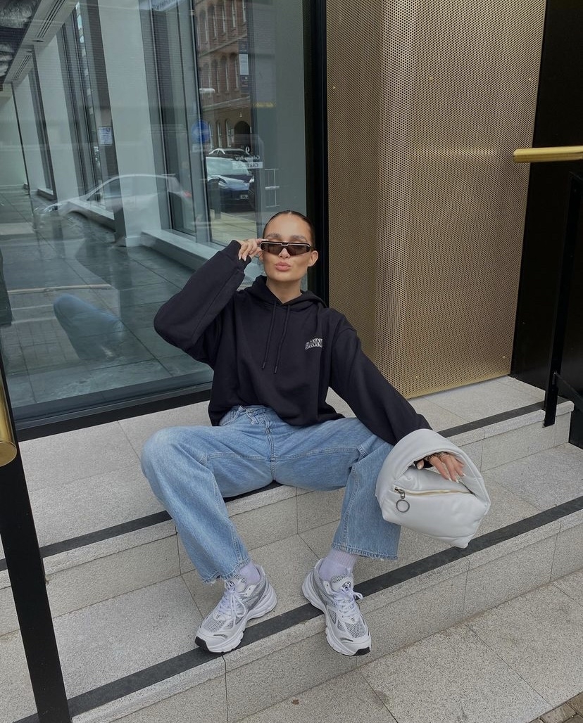低筒是最常見的款式,可以拉長下身比例