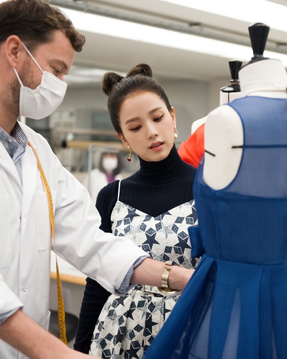 作為Dior、Saint Laurent、CHAENL的繆斯分別各品牌上搶走不少聚光燈