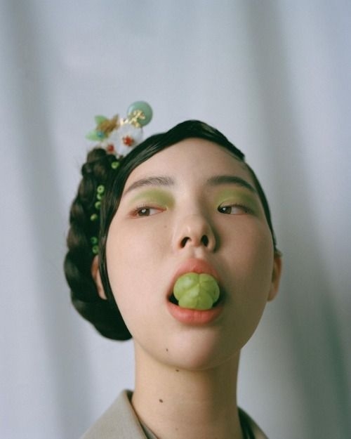 不要用試香紙,要知道香水要與體溫融合釋放,才是它真正的氣味