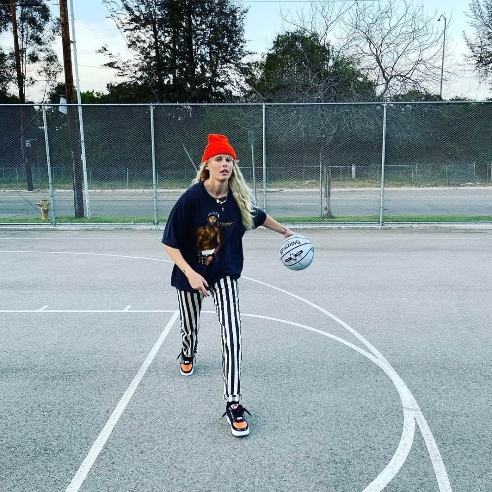 從小的熱愛籃球的她也想要成為一位職業的運動員。