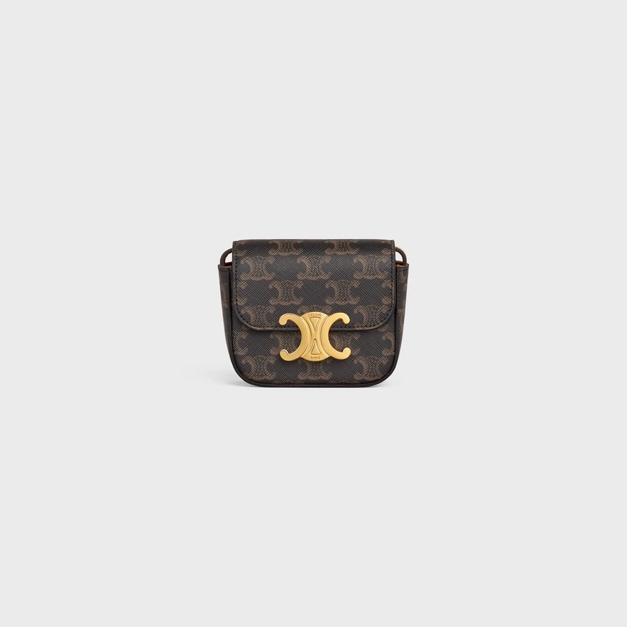 小巧四方CELINE Mini Triomphe,流露著品牌一貫簡約高雅。