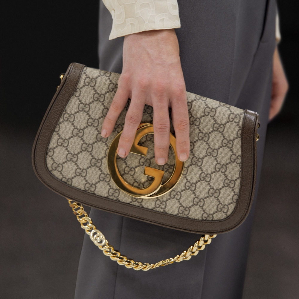 有著雙G Logo的手袋是其中的一個焦點