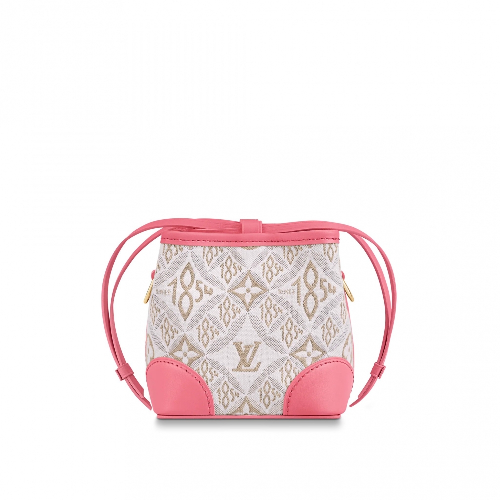 全新Noé purse以奢華粉色系點綴袋身邊緣