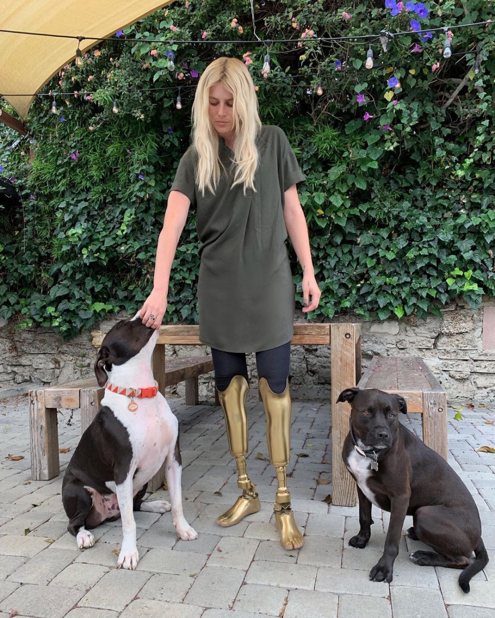 因為經歷過這些生死關頭,她對於他人也都真切的關心。